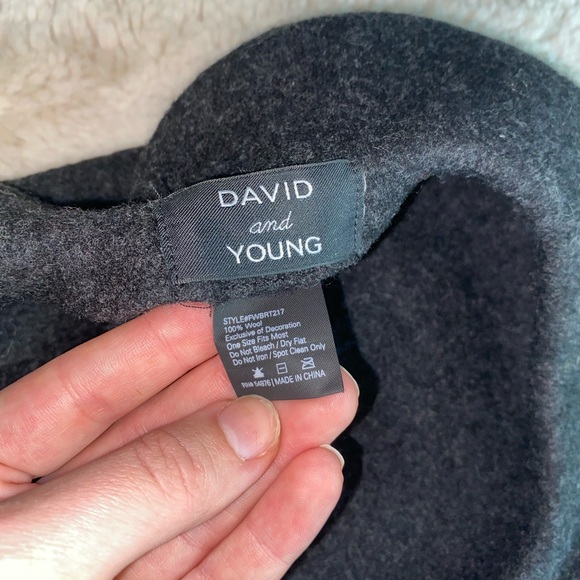 Fashion Nova David &Young Women’s Black Felt Beret - Picture 5 of 6